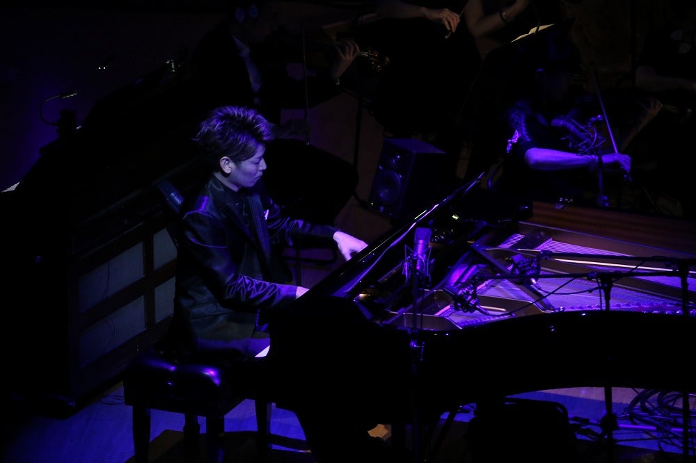 ピアノ・SUGURUによる“ウラネプメドレー”（写真：堀衛」