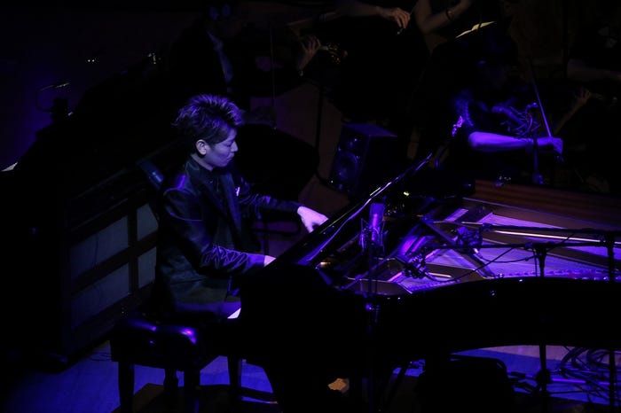 ピアノ・SUGURUによる“ウラネプメドレー”(写真:堀衛」