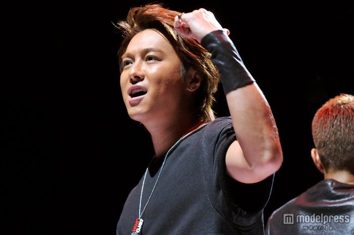 力強く新曲「No Limit」を歌い上げるEXILE・TAKAHIRO/メイキングカット