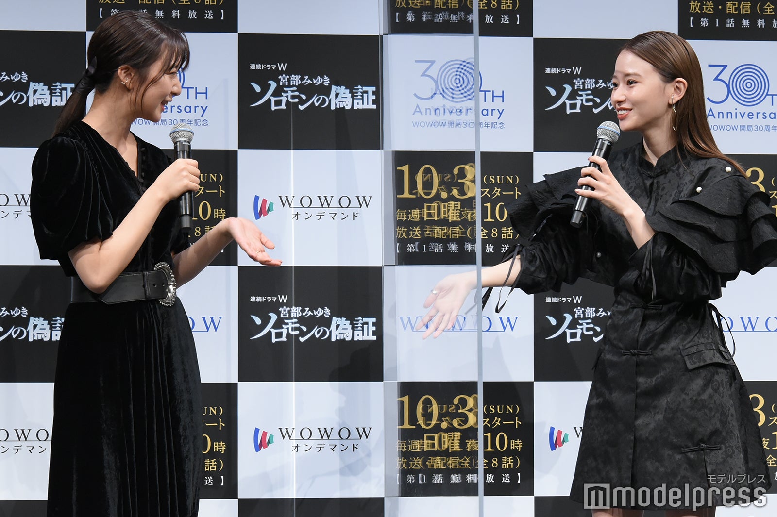 上白石萌歌、山本舞香 （C）モデルプレス