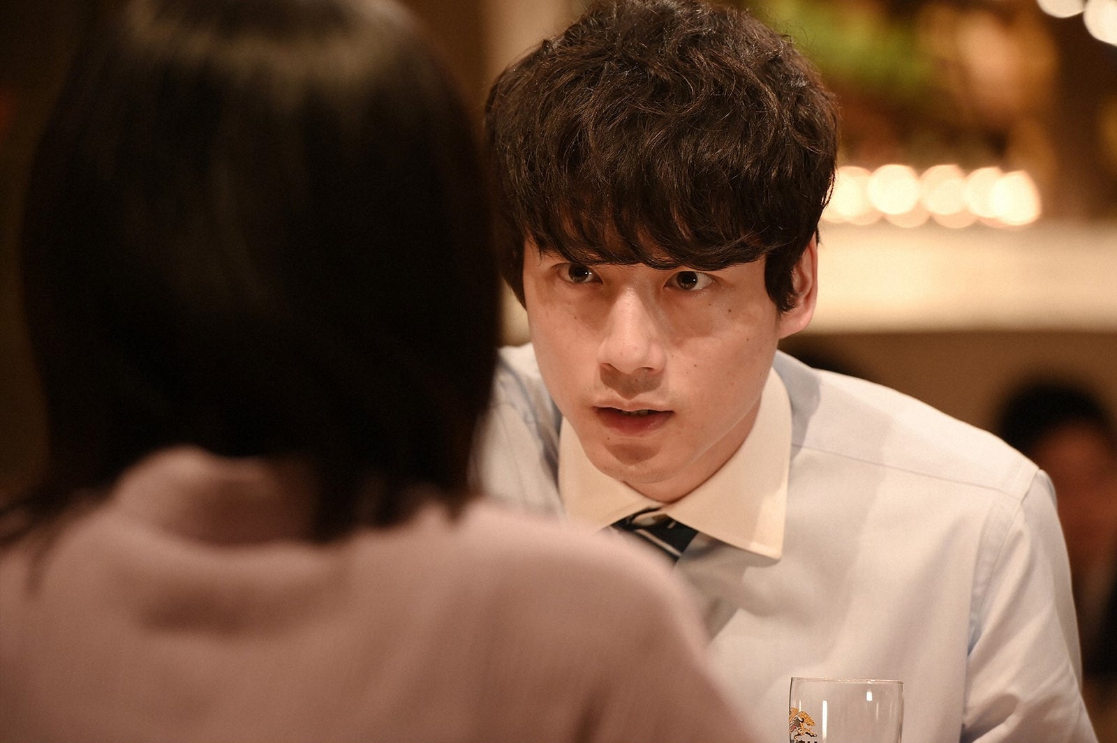 坂口健太郎／「婚姻届に判を捺しただけですが」第1話より（C）TBS