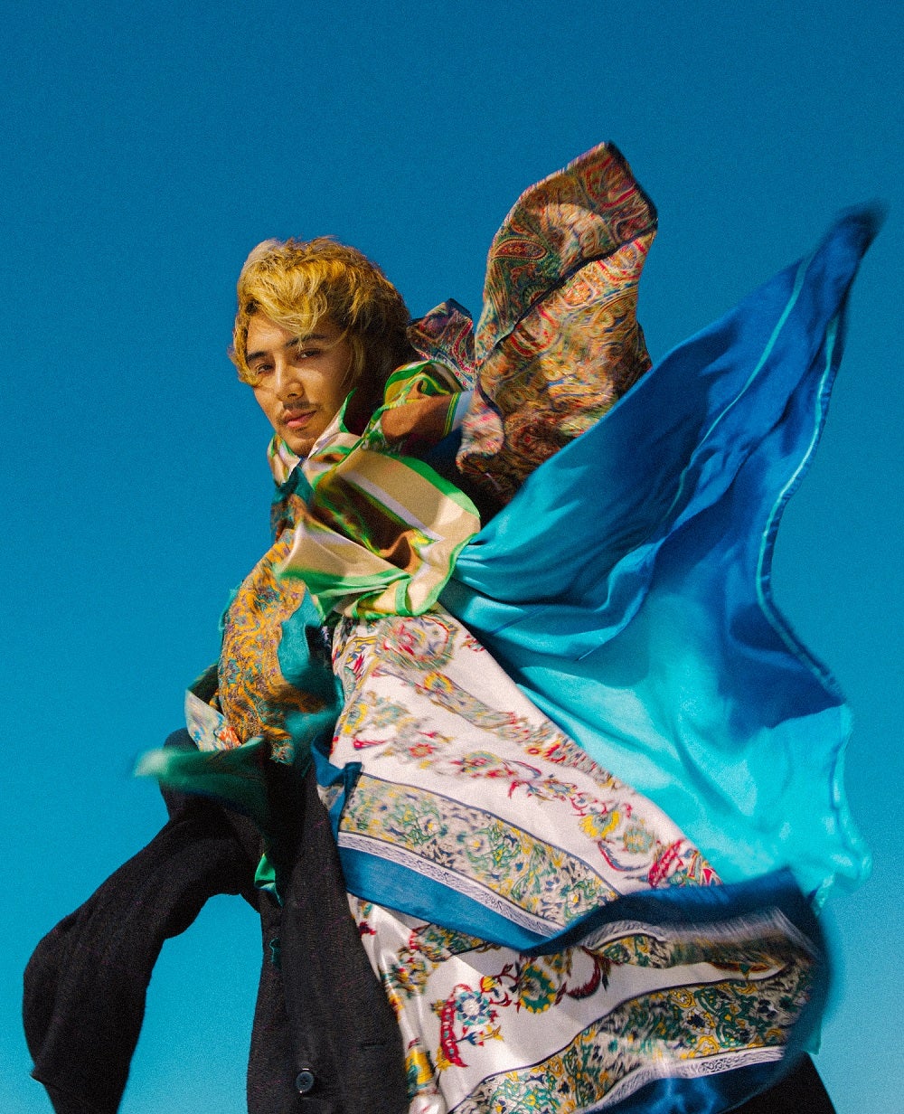 藤井 風、母親との2ショットを顔出しで公開「目元がそっくり」「お母様綺麗」の声