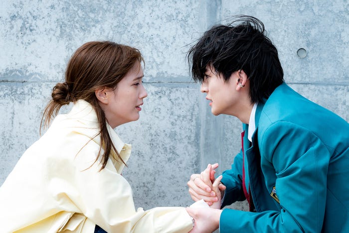 本田翼、高橋文哉/「君の花になる」第6話より(C)TBS
