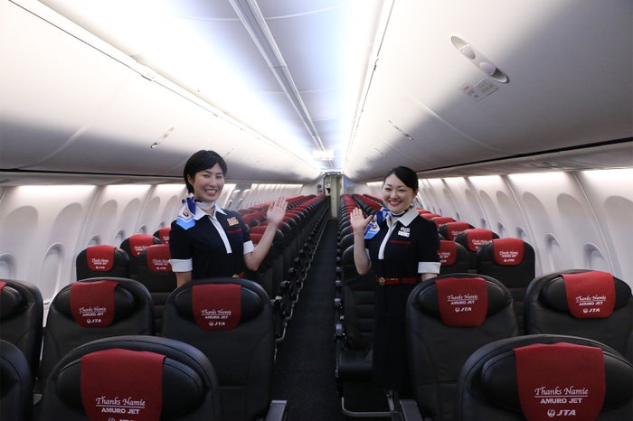 AMURO JET仕様のオリジナルヘッドレストカバー／画像提供：JTA