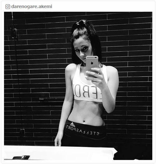 ダレノガレ明美“美腹筋”披露に絶賛「まさに理想」「うらやましい」