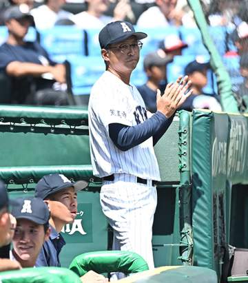甲子園に有明旋風 「本来なら10本も打たれたら負けてる試合」と高見監督 「出来過ぎている部分がたくさん。スタンドの方々の応援のおかげ」と感謝
