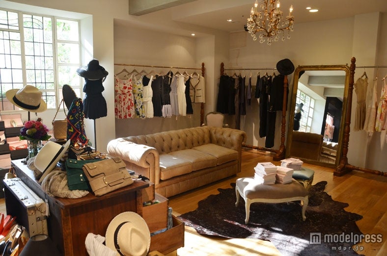 梨花プロデュース「Maison de Reefur（メゾン ド リーファー）」サロン部分。