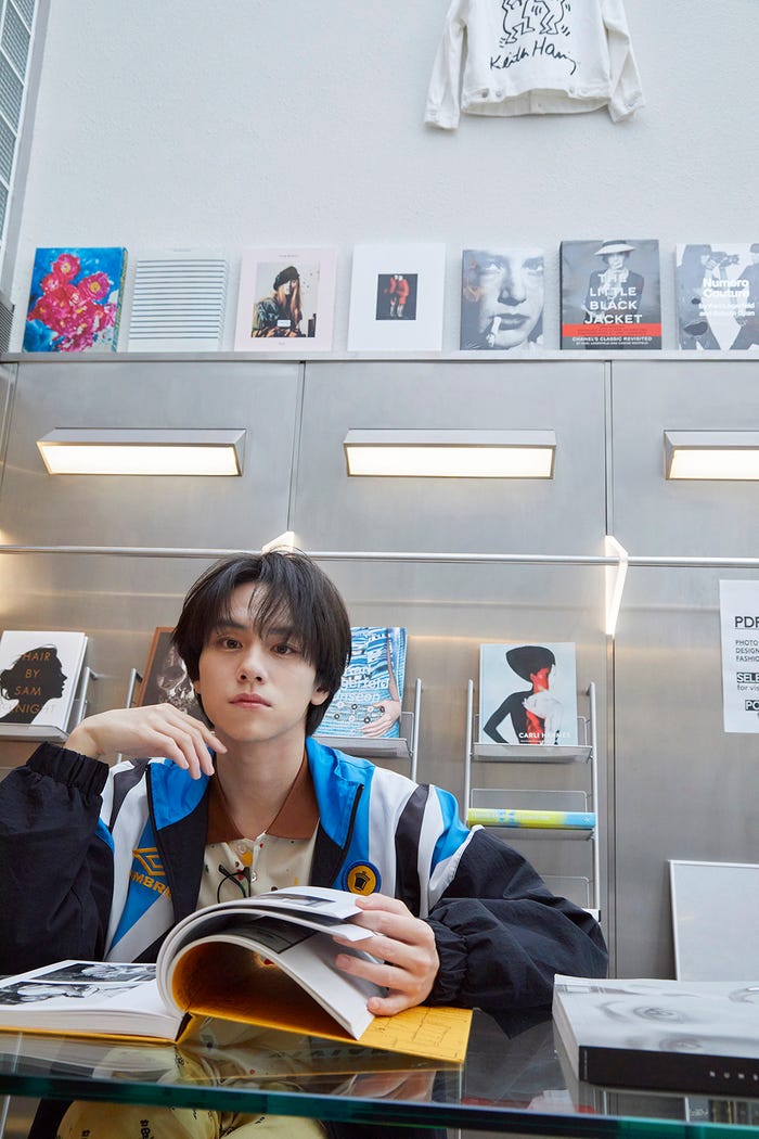 山下幸輝/韓国の書店で(撮影/吉澤健太)