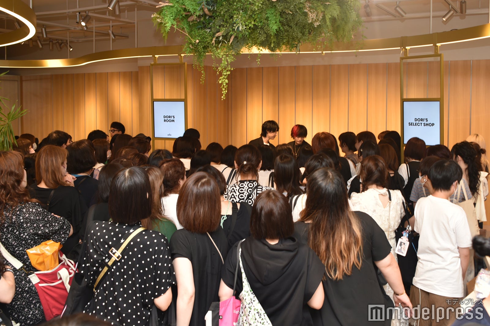 桜田通本人がPOPUPにサプライズ来店（C）モデルプレス