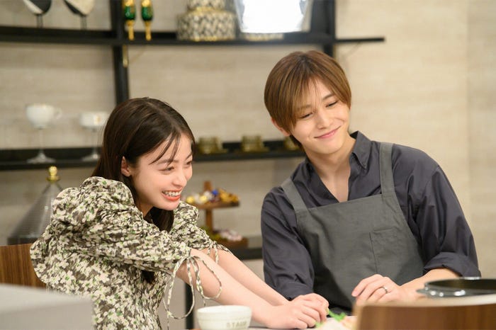 橋本環奈、山田涼介/「王様に捧ぐ薬指」第4話より(C)TBS