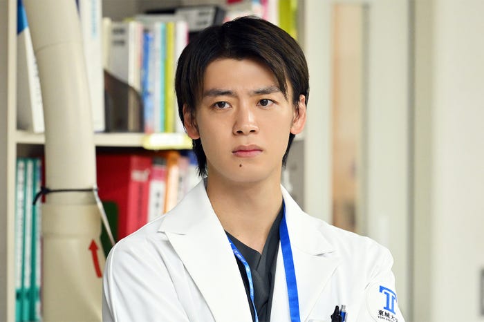 竹内涼真、葵わかな「ブラックペアン シーズン2」第4話より(C)TBS