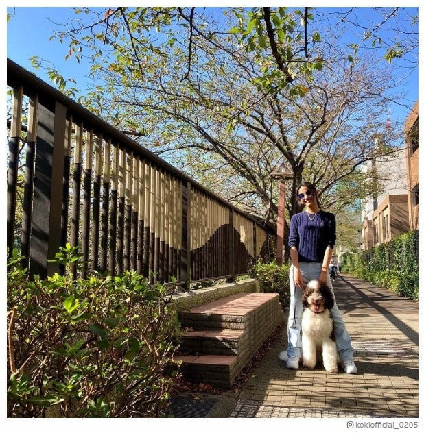 木村拓哉の次女 Koki コウキ 愛犬と散歩 絵になる 外国みたい と反響 脚の長さにも注目集まる モデルプレス