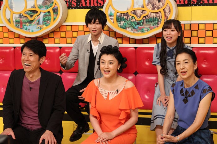 舞台『サザエさん』チーム/左上から時計回りに:荒牧慶彦、齊藤京子、高橋惠子、藤原紀香、原田泰造) (C)フジテレビ
