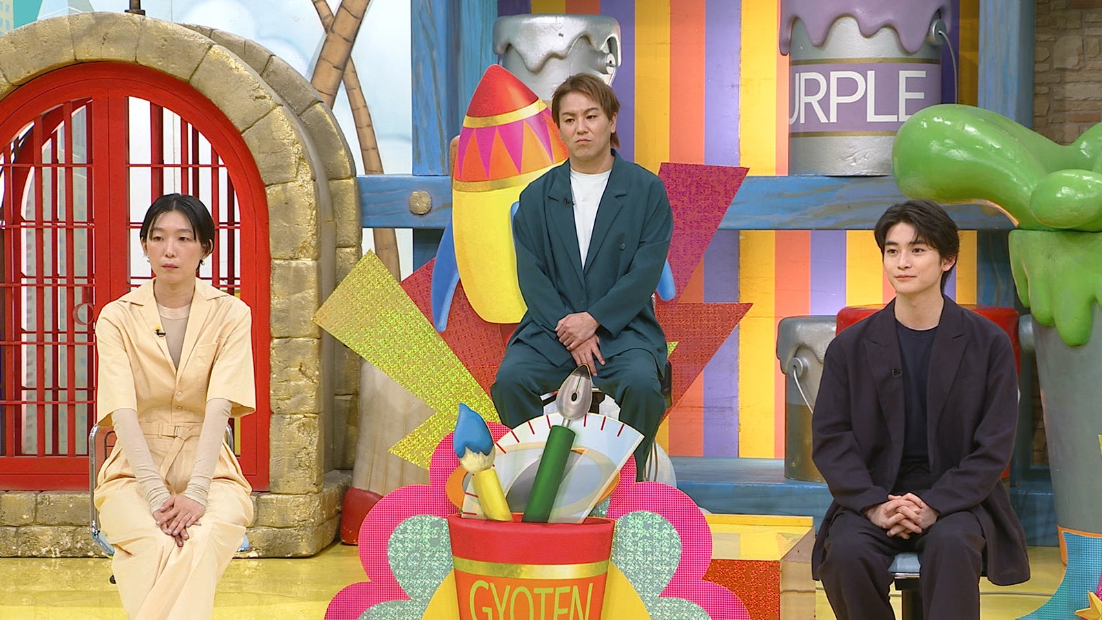 （左から）江口のりこ、狩野英孝、高橋文哉 （C）日本テレビ