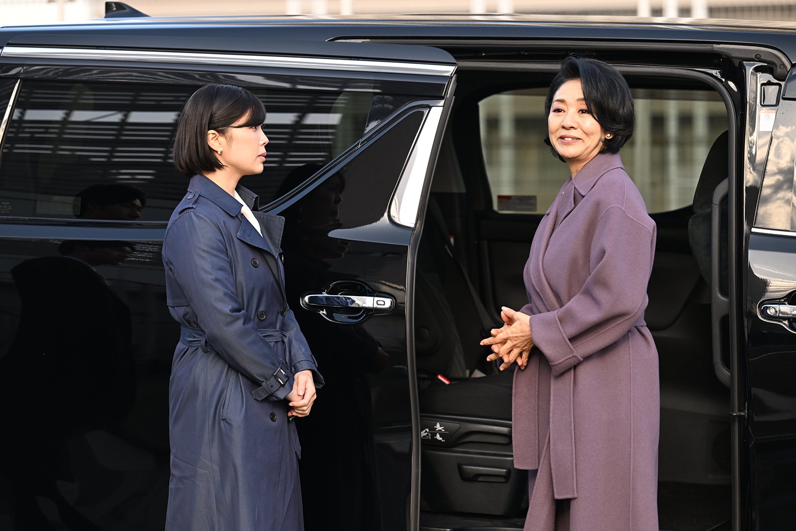 新原ミナミ、片平なぎさ 「罠の戦争」第8話より（C）カンテレ