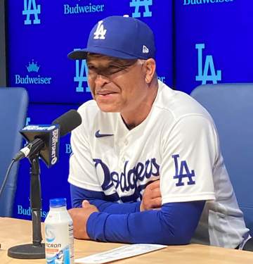 ロバーツ監督、160キロ超連発の佐々木朗希を称賛「今夜はファンタスティックだった」 2被弾同点で降板も「本当にいい球投げていた」 