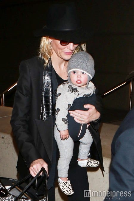 ケイト・ブランシェットとエディスちゃん。x17online.com/Zeta Image