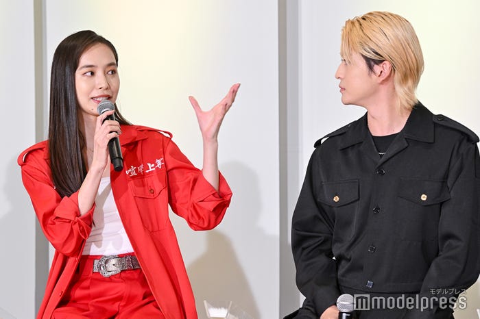 井桁弘恵、高橋文哉(C)モデルプレス