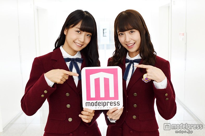 衛藤美彩（右）、深川麻衣（左）