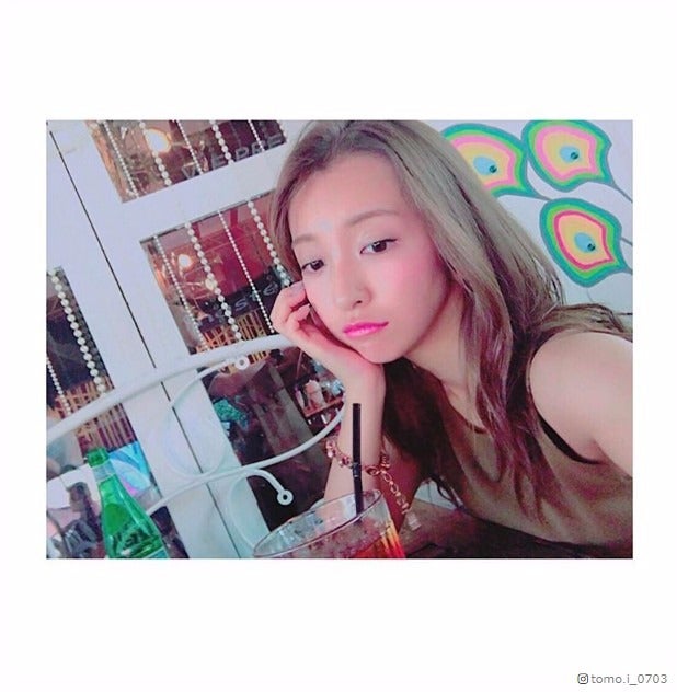 板野友美の“火照り顔”が色っぽい！永尾まりやと海外満喫