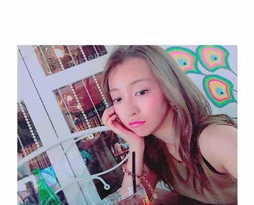 板野友美の“火照り顔”が色っぽい!永尾まりやと海外満喫