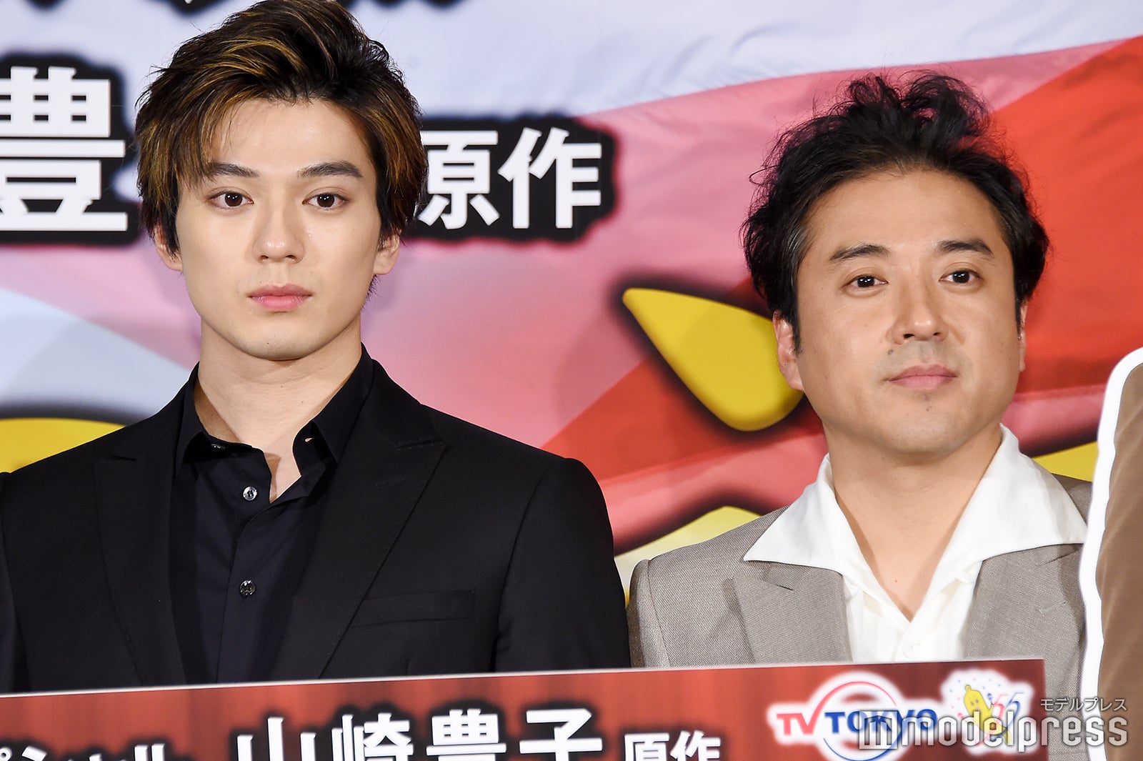 新田真剣佑、ムロツヨシ（C）モデルプレス