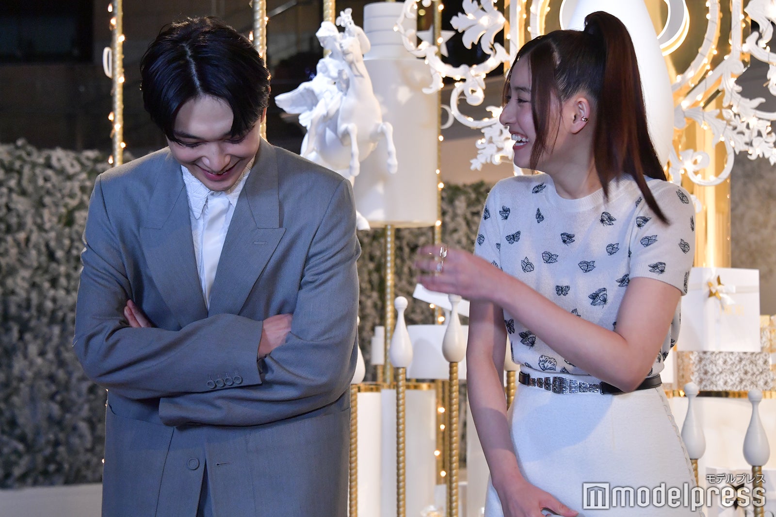 吉沢亮、新木優子（C）モデルプレス