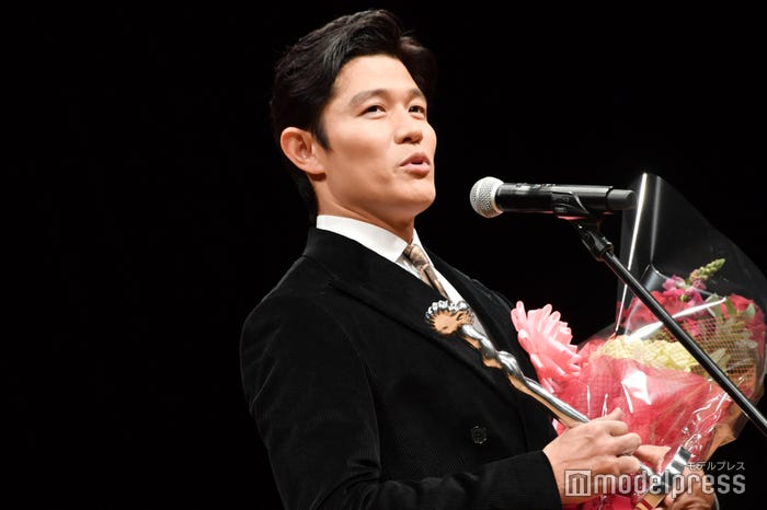 鈴木亮平(C)モデルプレス