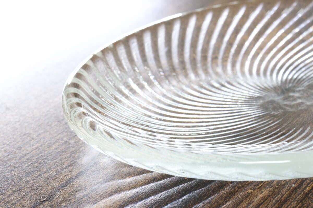 セリア　ガラス　皿　美しい