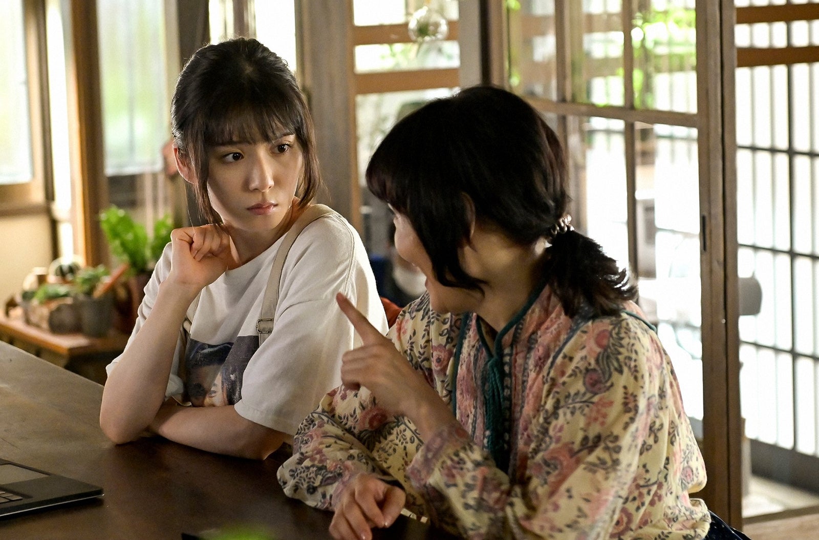 松岡茉優、南果歩／「おカネの切れ目が恋のはじまり」第3話より（C）TBS