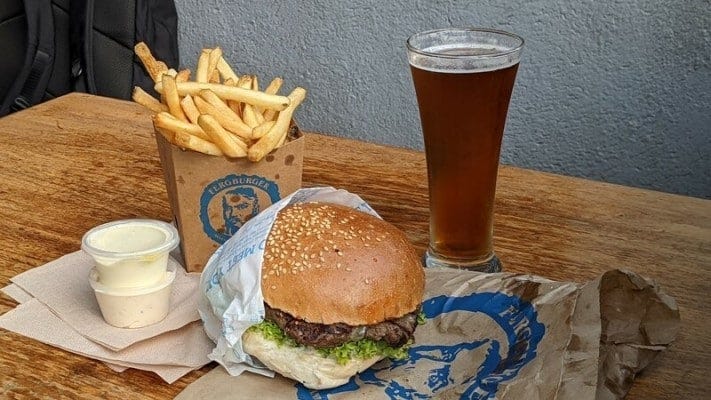 ※Fergburger（ファーグバーガー）日中から夜まで行列！