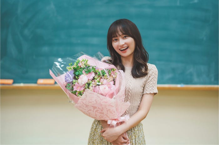 影山優佳「こんばんは、朝山家です。」(C)ABCテレビ