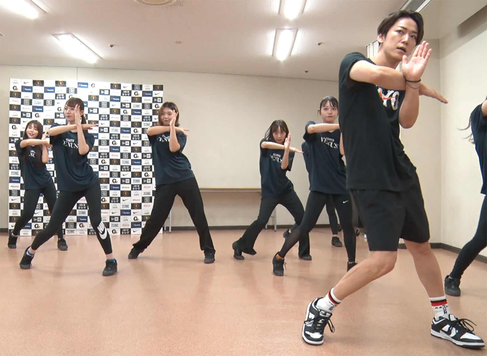 ヴィーナスに振り付けする亀梨和也（C）日本テレビ