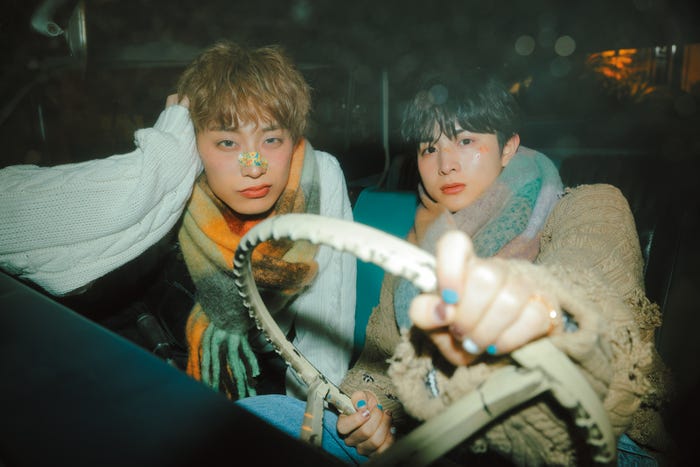 「BULLET TRAIN ALOHA&HARU CONCEPT PHOTOBOOK アイハヨルノイロ」代表カット(C)JUNON