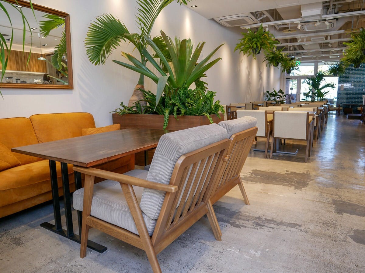 入口横のソファ席