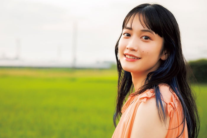 「ラブライブ！」声優・小泉萌香、ノースリーブ姿で透明感溢れる