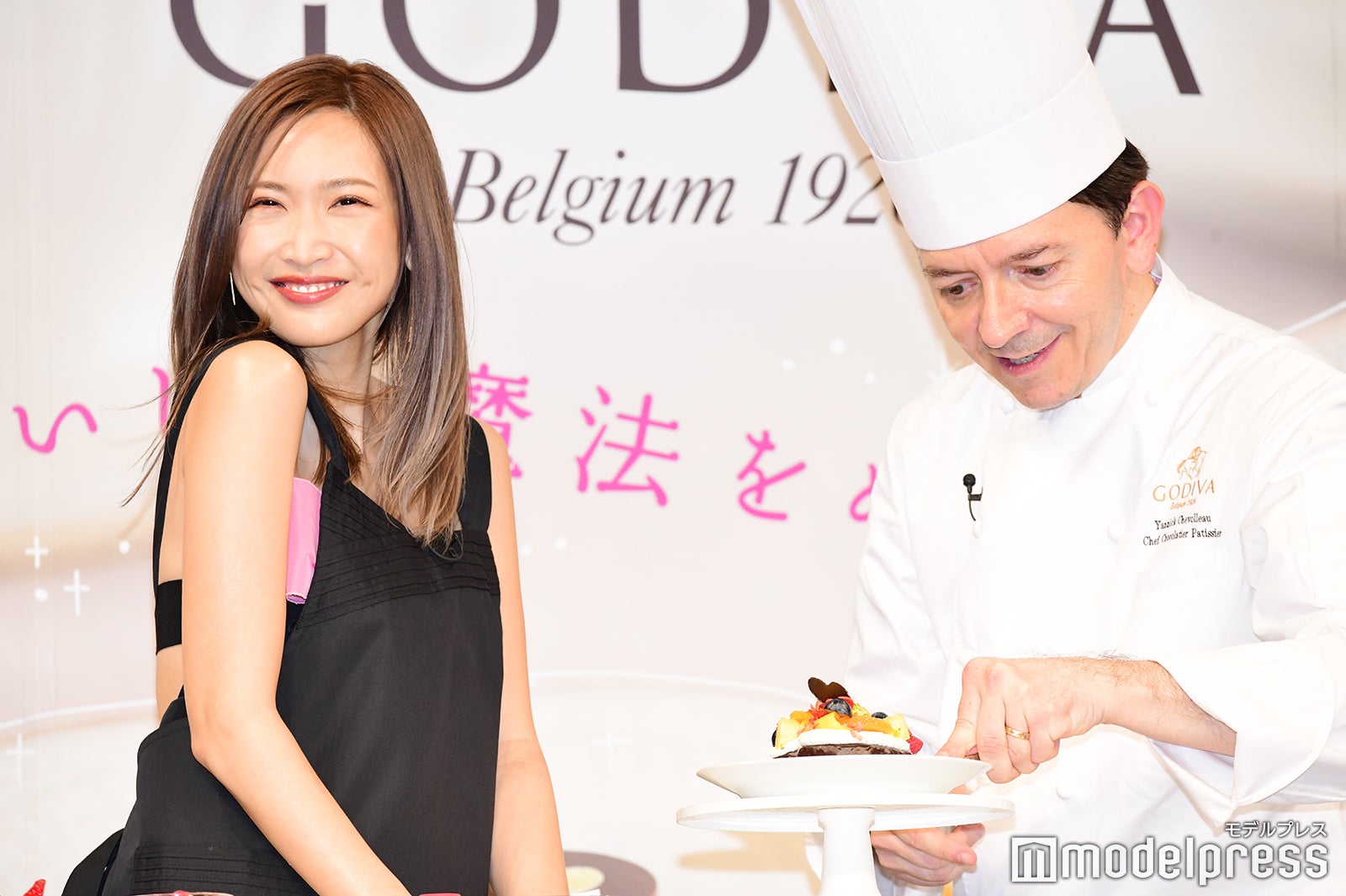 紗栄子（左）（C）モデルプレス