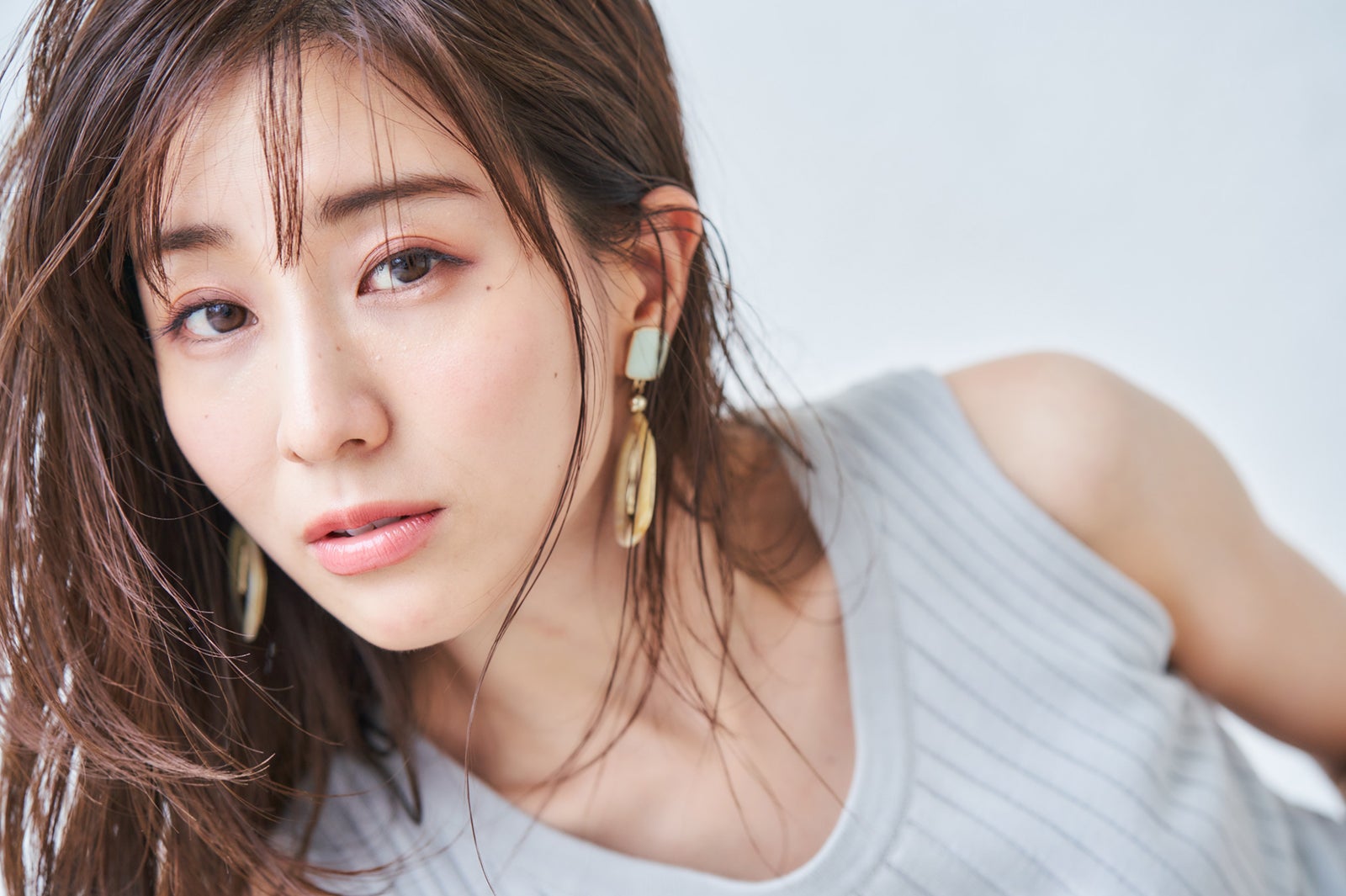 田中みな実、無防備な表情で魅せる“休日感”にドキッ