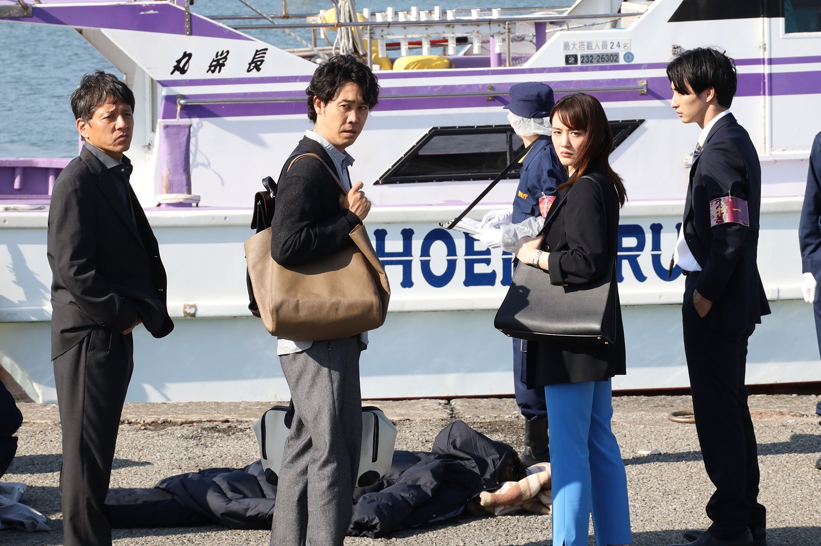 勝村政信、大泉洋、綾瀬はるか、古屋呂敏／「元彼の遺言状」第9話より（C）フジテレビ