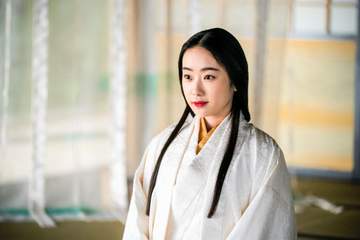 えっ！【豊臣兄弟】あさひ？！映画祭にヒザ上何センチ？の黒ドレスで颯爽登場 慶役・吉岡里帆も♥♥♥反応