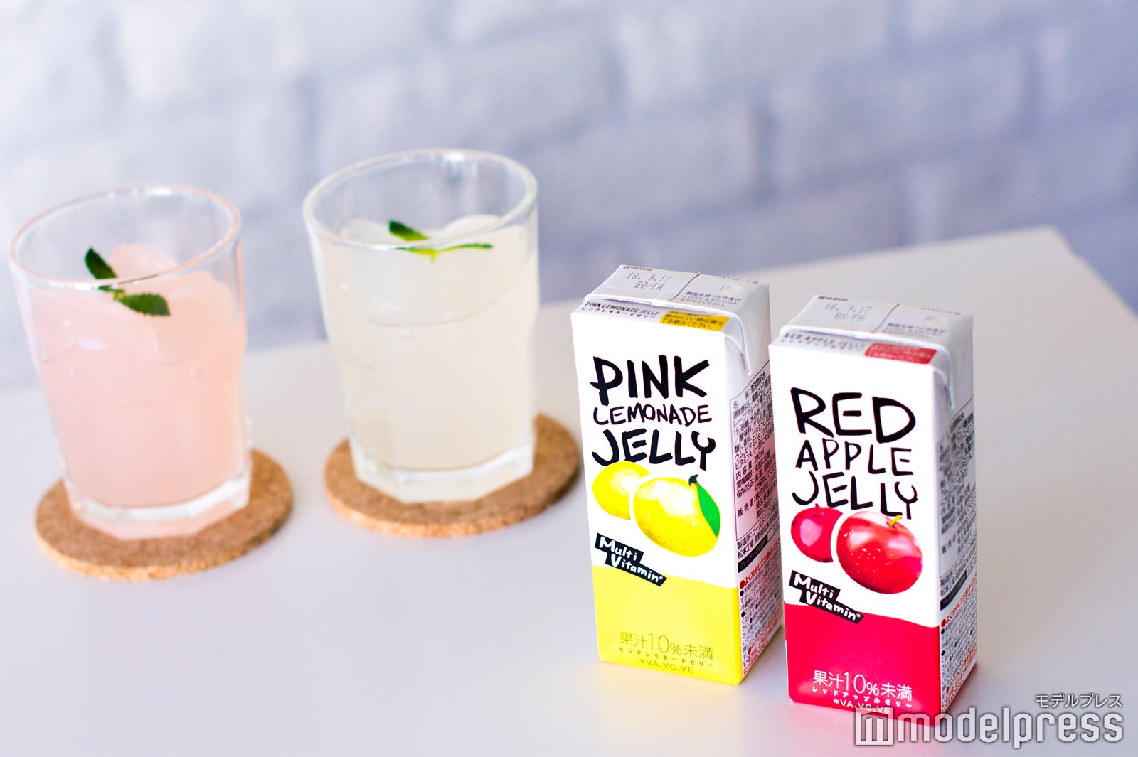 ピンクのゼリーが「PINK LEMONADE JELLY」、黄色のゼリーが「RED APPLE JELLY」（C）モデルプレス