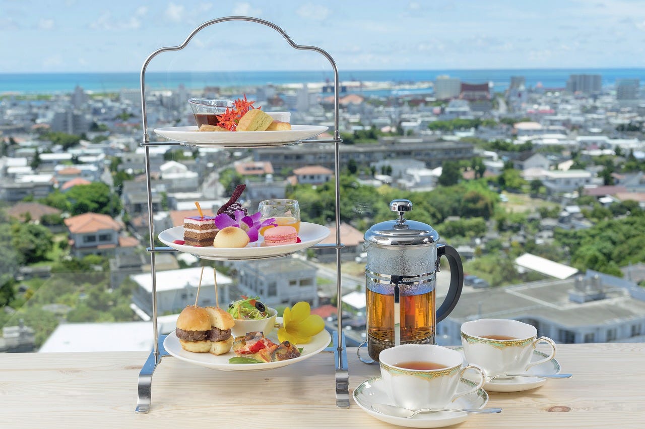 空と海の絶景を一望!沖縄・石垣島随一の眺望を誇るサマーカフェって?