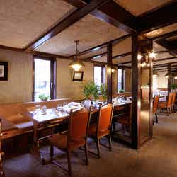 欧風レストラン「バーデンバーデン」/画像提供:水明館