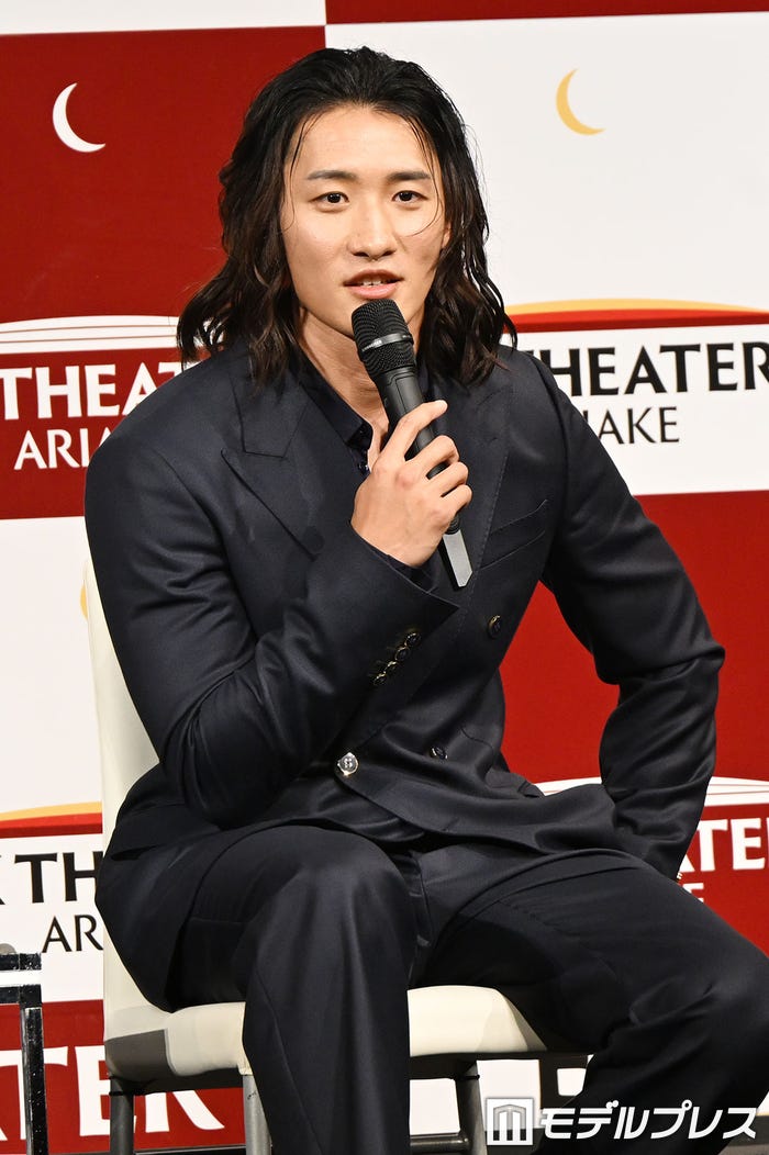 十分鍛えているにもかかわらずこの春はスクワットをしたいと平気で語る岩本照(C)モデルプレス