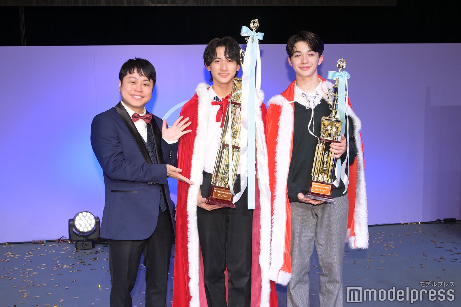 （左から）井上裕介、植野花道くん、ケイト・アレックスくん（C）モデルプレス