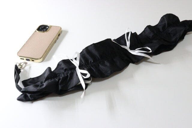 ダイソー ショルダーストラップ(くしゅくしゅリボン、シート付き) ダイソーの可愛いショルダーストラップ(くしゅくしゅリボン、シート付き)
