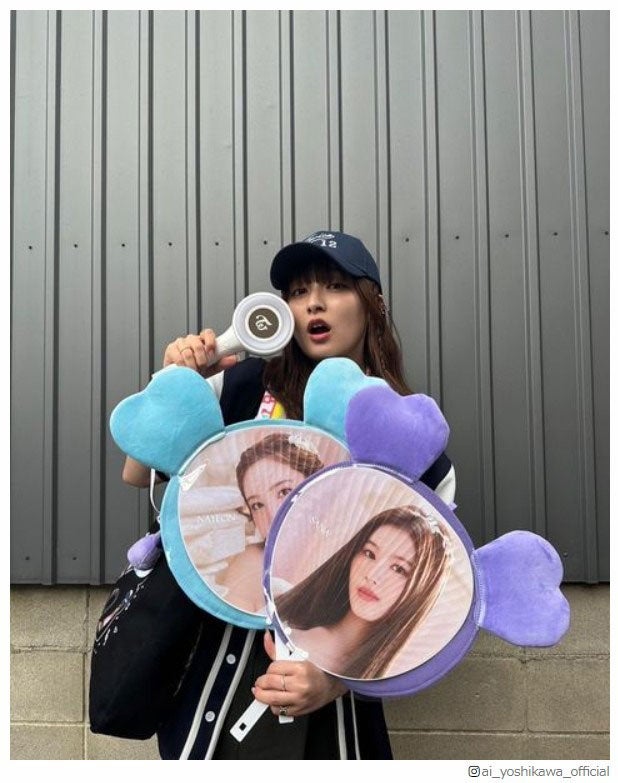 吉川愛、TWICEライブへ “参戦コーデ”も話題「完璧」「フル装備」