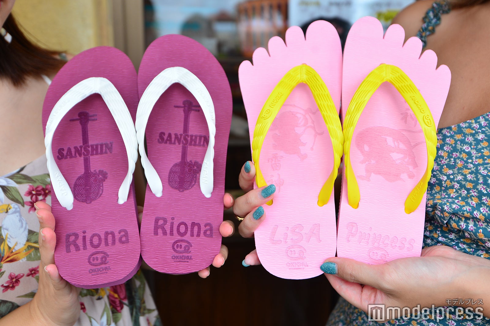 オリジナルカスタマイズのビーチサンダル（C）モデルプレス