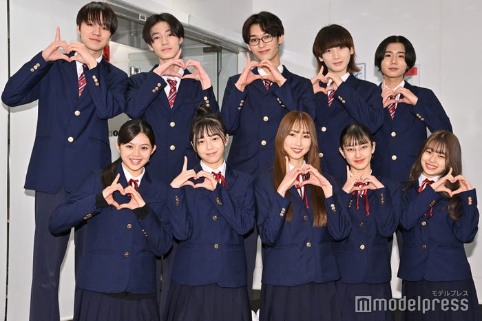 ONE LOVE ONE HEART(後列左から)相原一心、久昌歩夢、咲太朗、笹原遼雅、洸瑛、(前列左から)イーチ、藤咲碧羽、佐々木杏莉、飯塚瑠乃、矢嶋由菜(C)モデルプレス