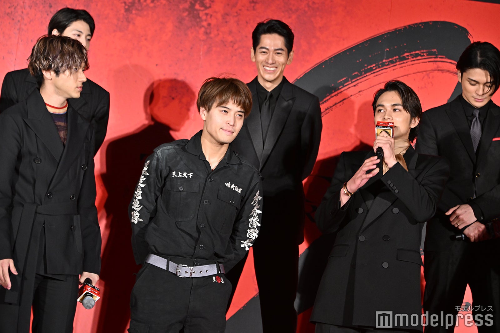 北村匠海、急遽ステージ上に“仲間”引き入れる 涙の展開へ＜東京リベンジャーズ2 血のハロウィン編 -運命-／-決戦-＞